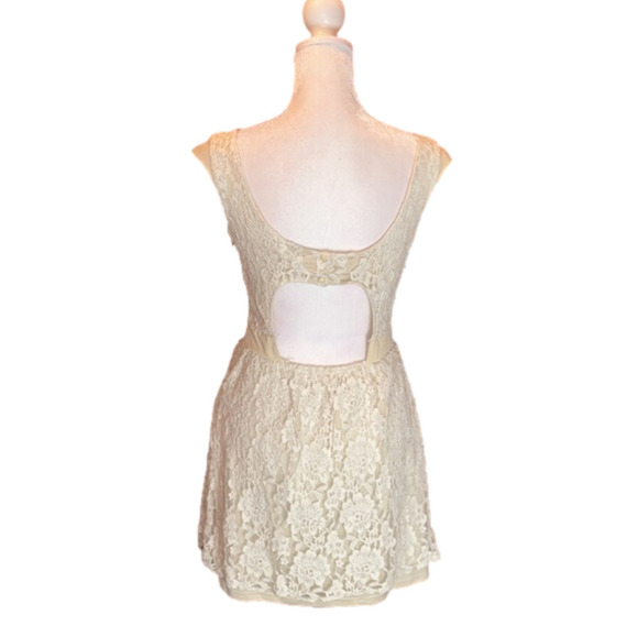 AMERICAN EAGLE OUTFITTERS Adorable & Sexy Cream Lace Dress Size 2 - Picture 3 of 7